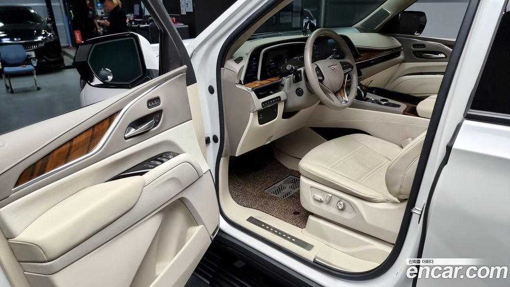 Cadillac Escalade 5 Generation 6.2 (12.2021)