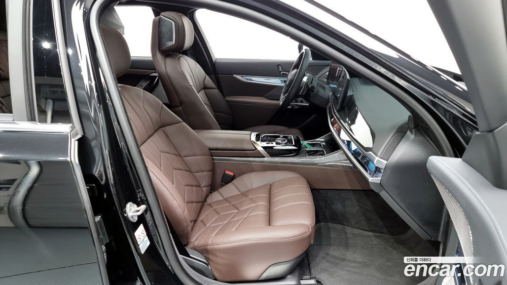 BMW 7 Series (G70) 740i sDrive M Sports (08.2023)
