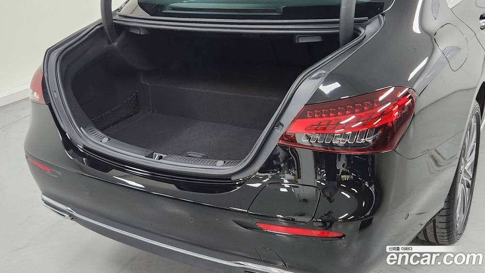 Mercedes-Benz E-Class W213 E300e 4MATIC Exclusive (12.2022)