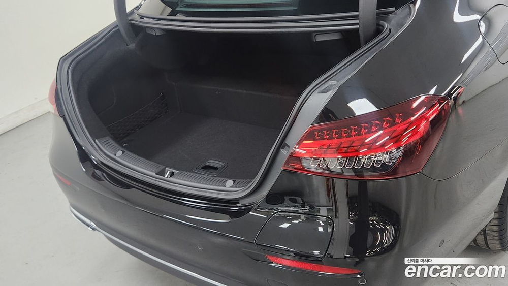 Mercedes-Benz E-Class W213 E300e 4MATIC Exclusive (12.2022)