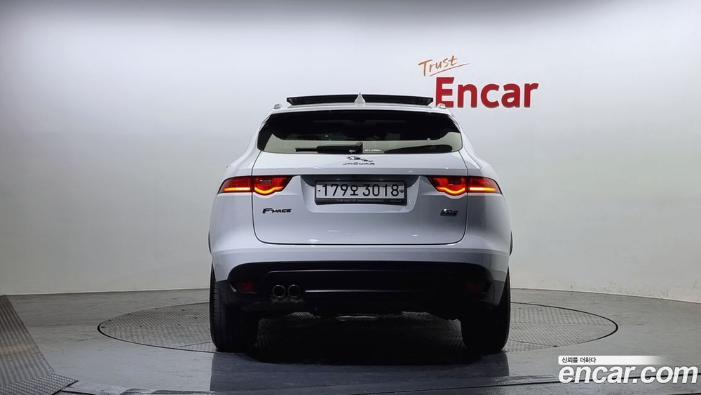 Jaguar F-PACE 20d Portfolio (08.2019)