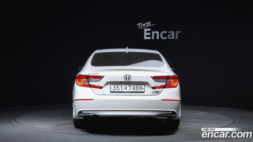 Honda Accord 10 Generation 2.0 Hybrid Touring (09.2020)