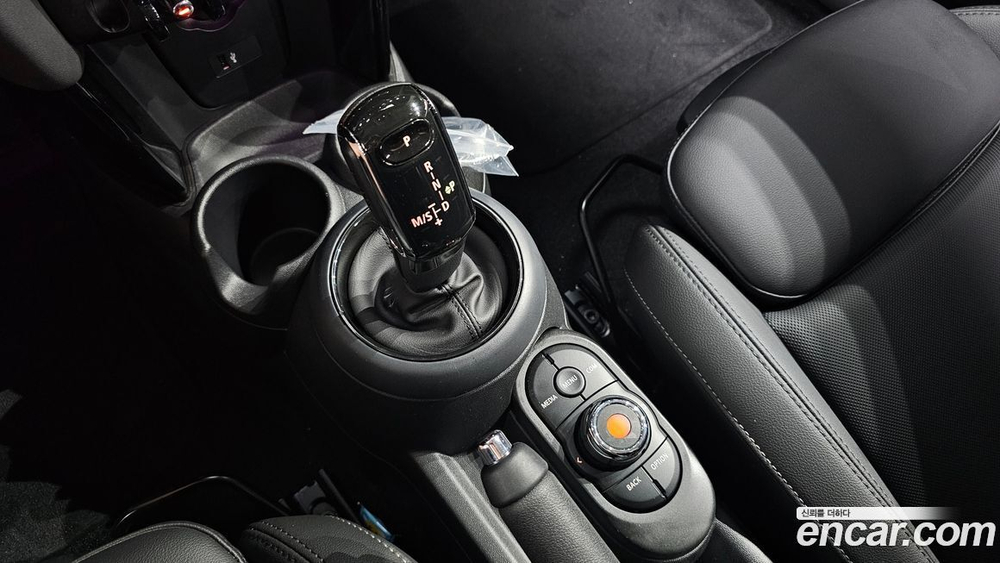 Mini Cooper 5 дверей Classic (06.2022)