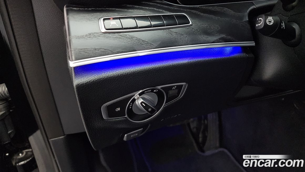 Mercedes-Benz E-Class W213 E220d Avangarde (10.2019)