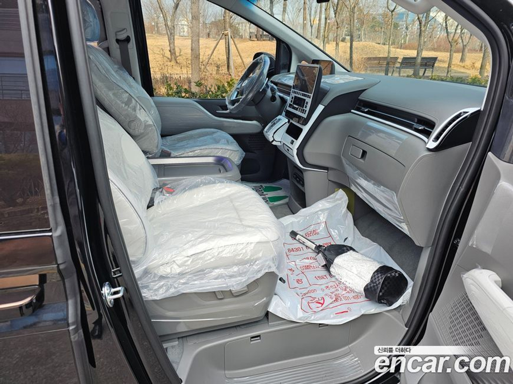 Hyundai Staria 4WD 라운지 9-и местный (08.2023)