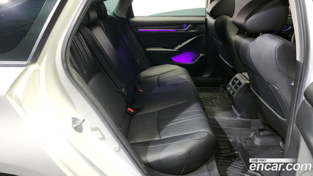 Honda Accord 10 Generation 2.0 Hybrid Touring (11.2021)