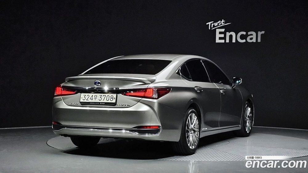 Lexus ES300h 7 Generation Luxury Plus (08.2020)