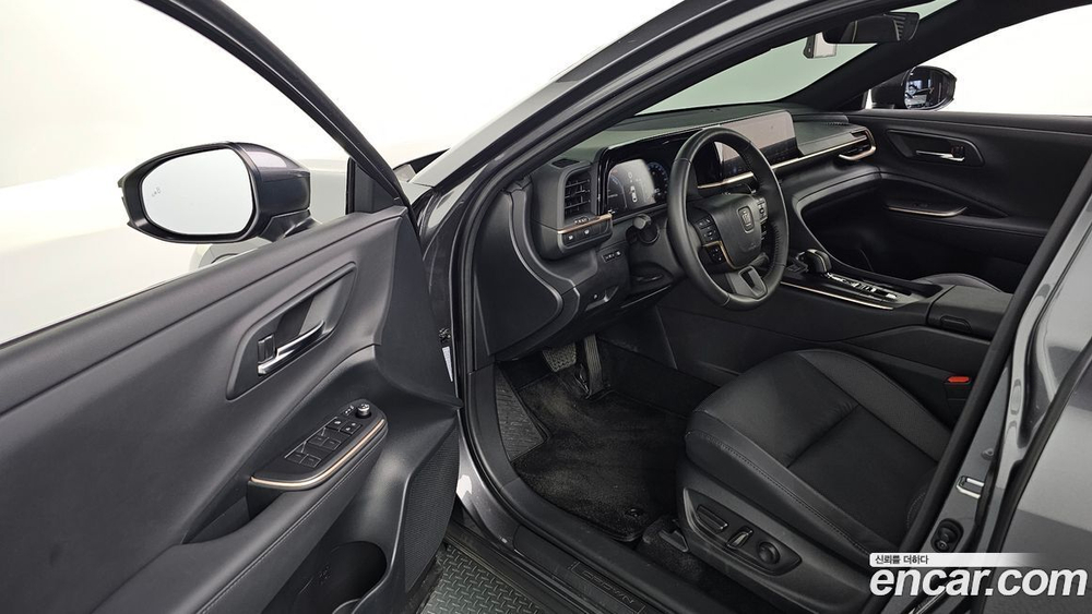 Toyota Crown Crossover 2.5 4WD Hybrid (08.2023)