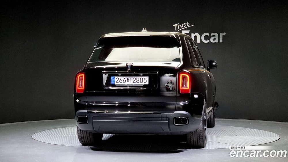 Rolls-Royce 컬리넌 6.7 V12 Черный 배지 (04.2023)