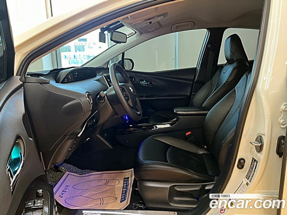 Toyota Prius 4 Generation 1.8 (09.2019)
