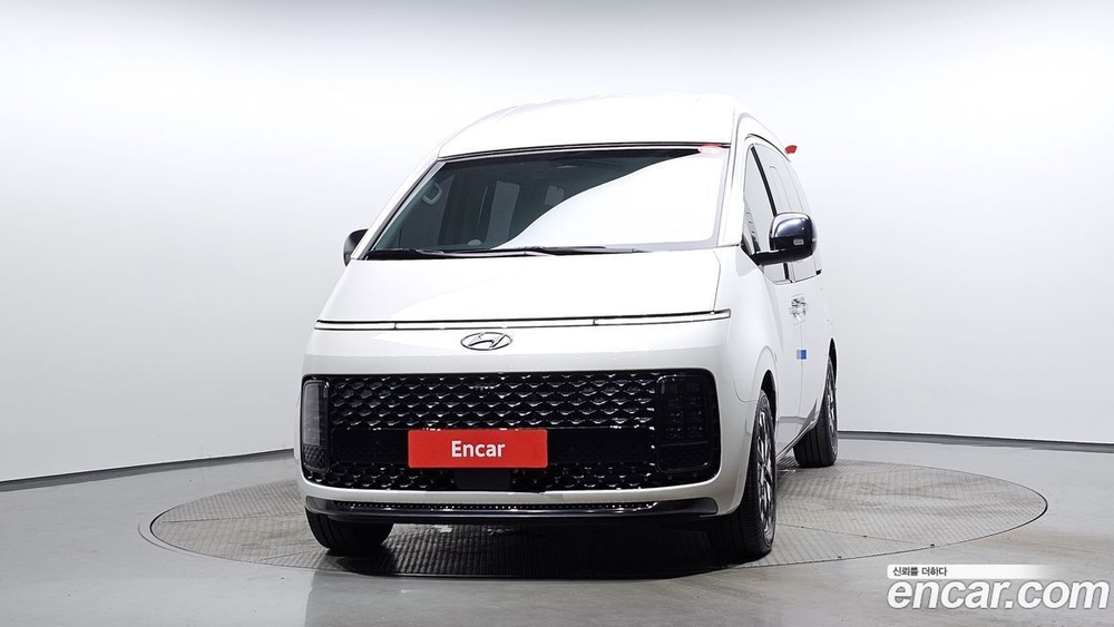 Hyundai Staria 4WD Lounge 7-и местный (06.2023)