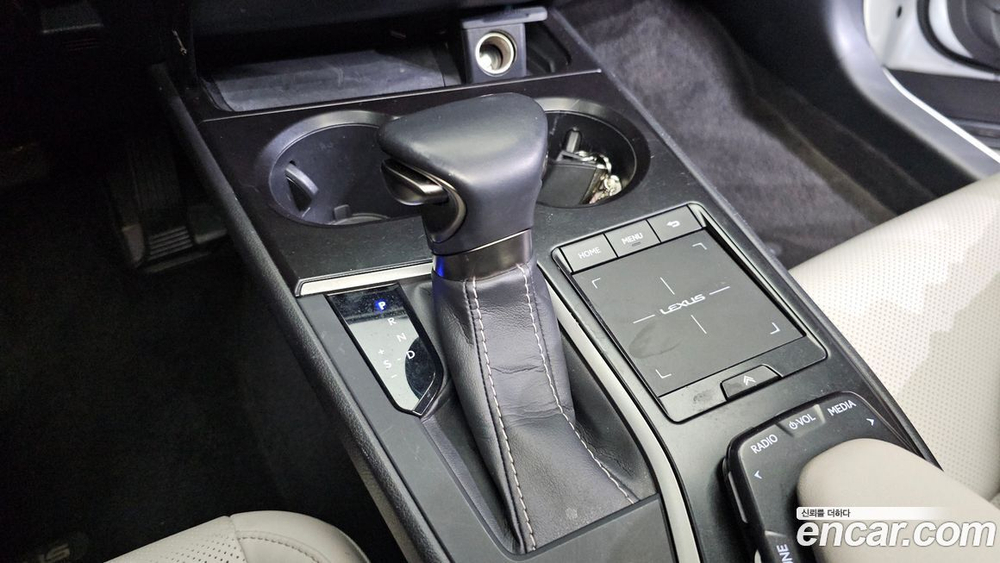 Lexus UX250h 2.0 2WD (05.2020)