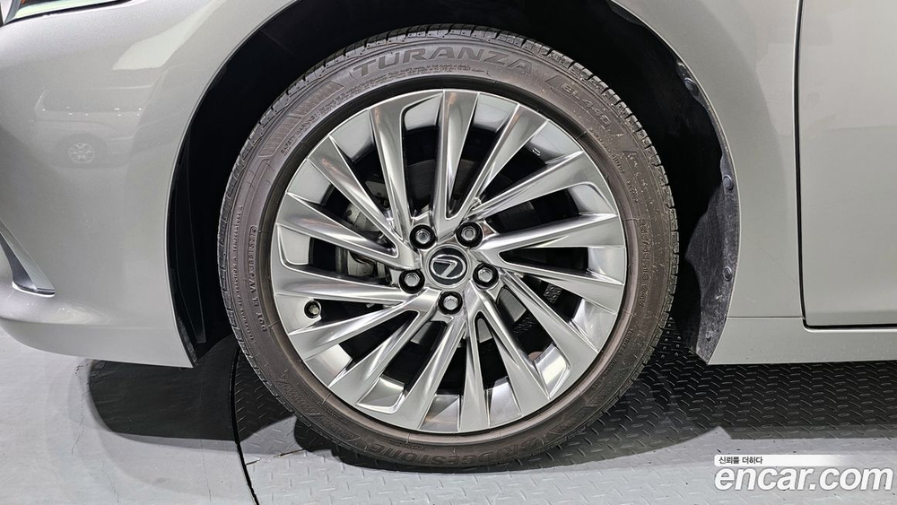 Lexus ES300h 7 Generation Executive (05.2021)