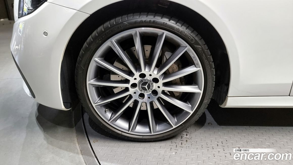 Mercedes-Benz E-Class W213 E350 4MATIC AMG Line (02.2022)
