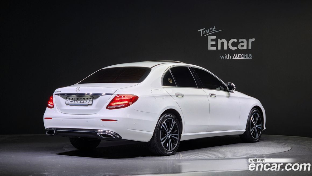 Mercedes-Benz E-Class W213 E220d Avangarde (06.2020)