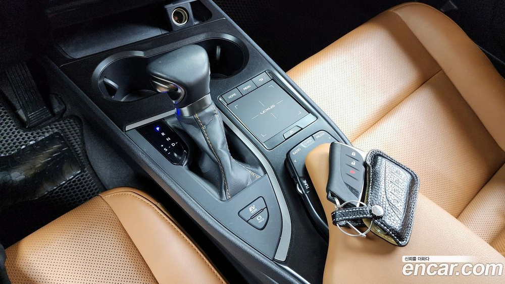 Lexus UX250h 2.0 2WD (01.2021)