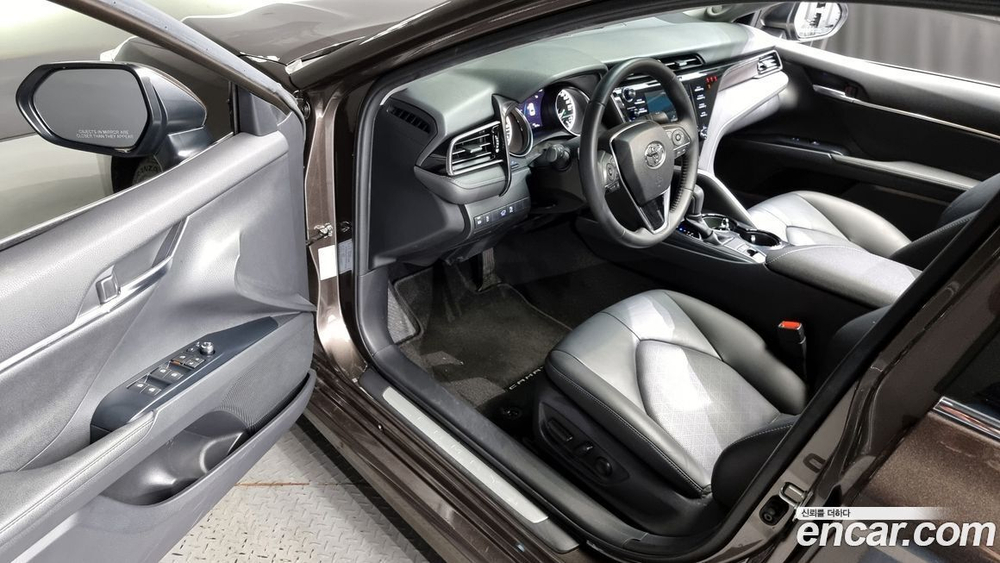 Toyota Camry (XV70) 2.5 Sports 에디션(모노톤) (12.2020)