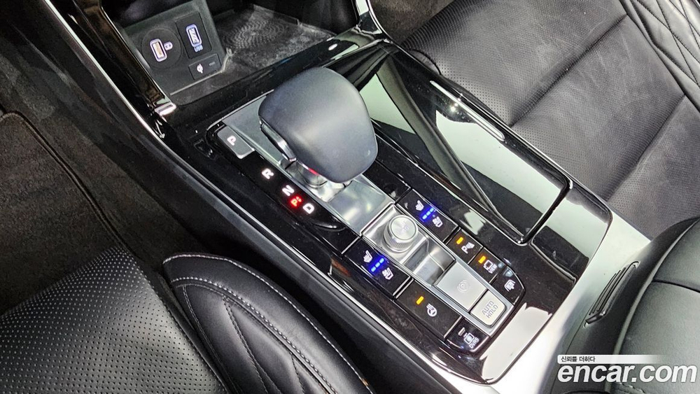 Kia K7 (Cadenza) Premier Hybrid Signatures (04.2020)