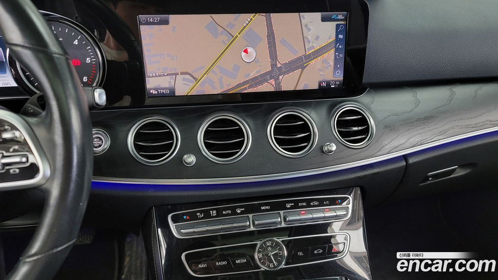 Mercedes-Benz E-Class W213 E220d Avangarde (08.2020)