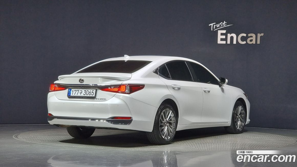 Lexus ES300h 7 Generation Luxury Plus (03.2023)