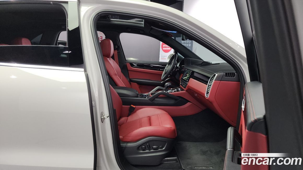 Porsche Cayenne (PO536) 3.0 Platinum Editions (02.2023)