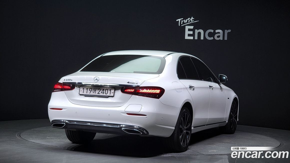 Mercedes-Benz E-Class W213 E300e 4MATIC Exclusive (08.2021)