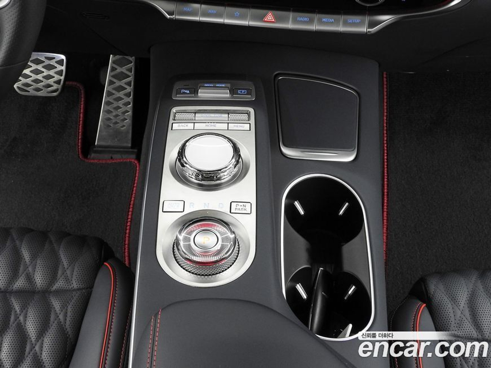 Genesis GV70 2.5T Бензин 2WD (12.2021)