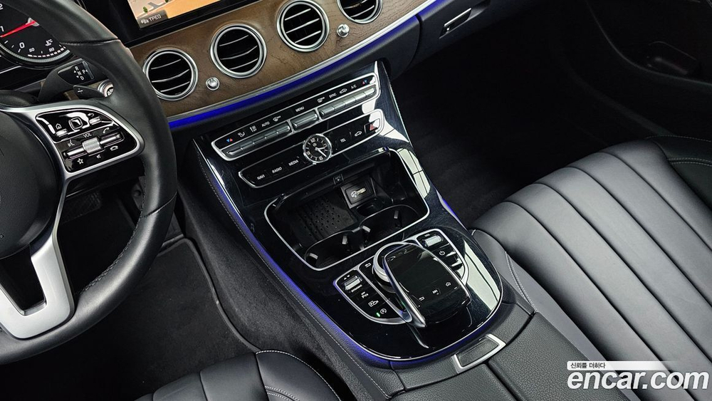 Mercedes-Benz E-Class W213 E220d Exclusive (10.2019)