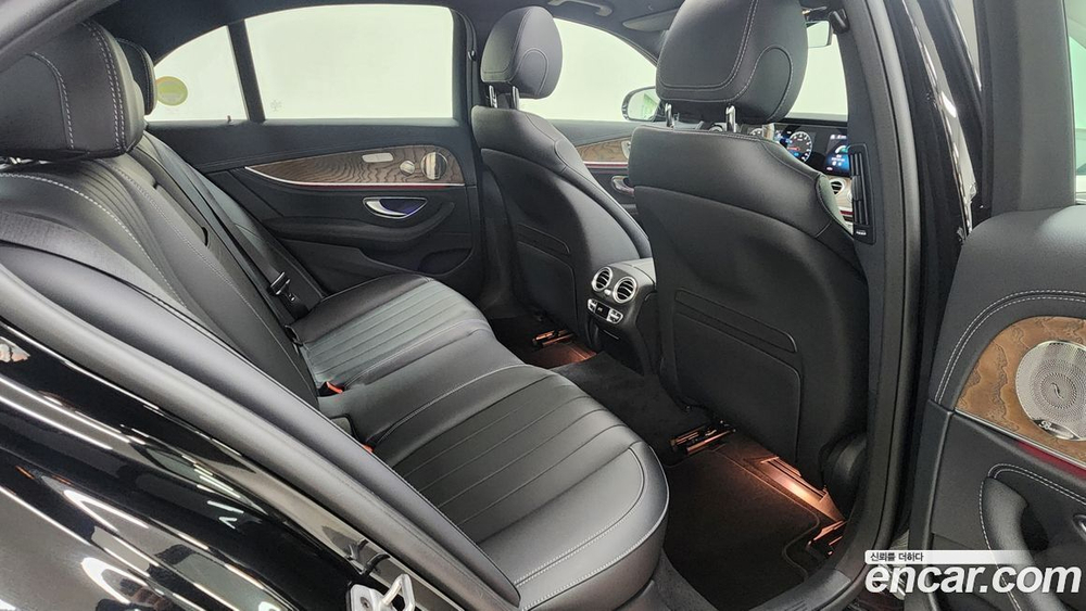 Mercedes-Benz E-Class W213 E300e 4MATIC Exclusive (12.2022)