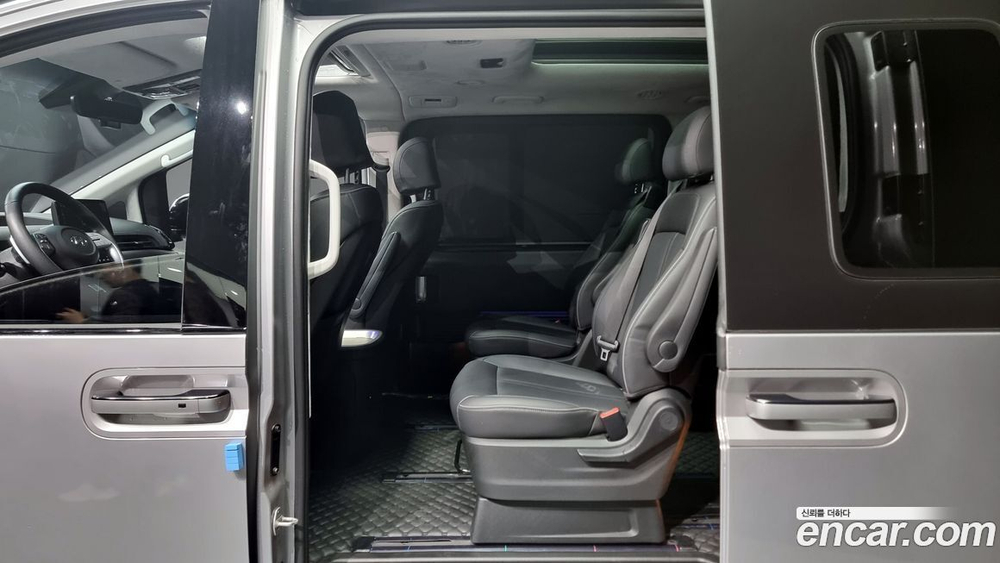 Hyundai Staria Lounge 9-и местный (10.2022)