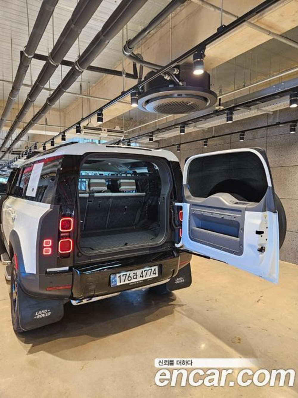 Land Rover Defender (L663) 110 D240 런치 Editions (12.2020)