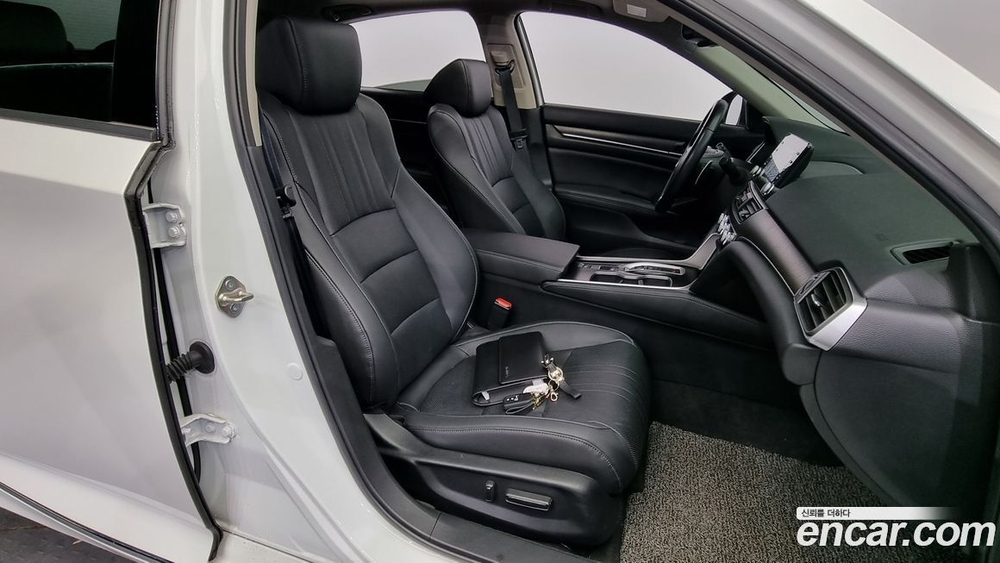 Honda Accord 10 Generation 2.0 Hybrid Touring (11.2020)