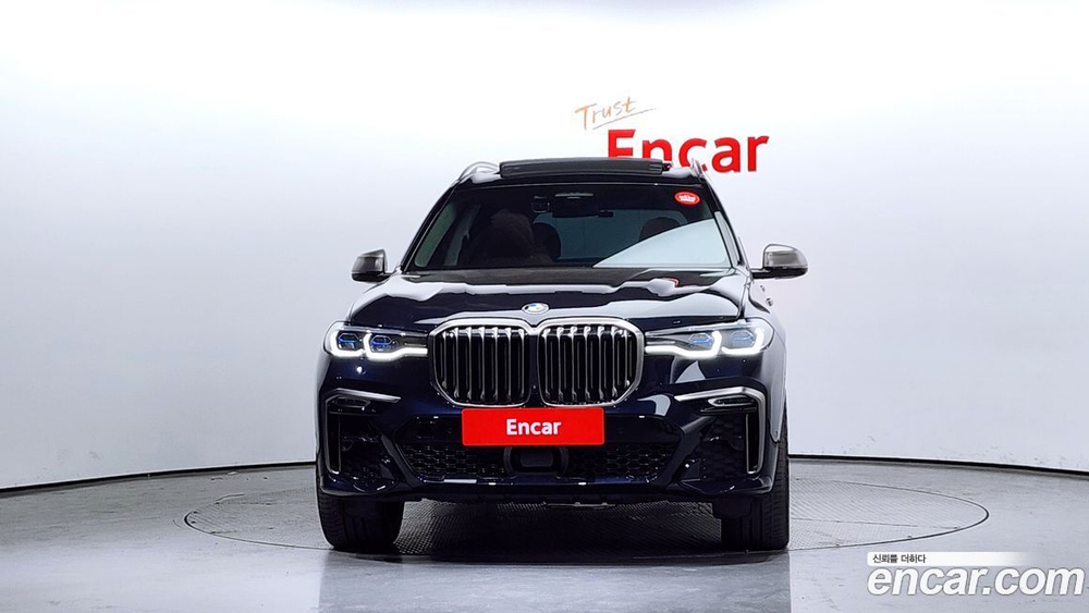 BMW X7 (G07) M50i 6-и местный (10.2020)