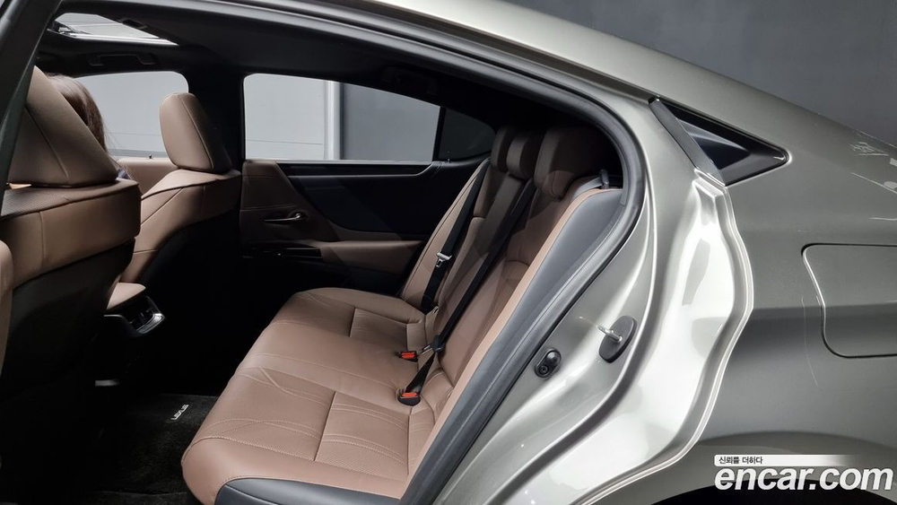 Lexus ES300h 7 Generation Luxury Plus (05.2023)