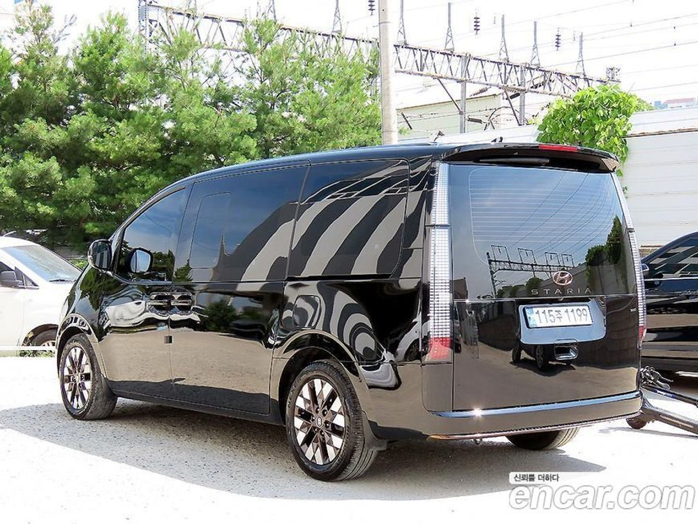 Hyundai Staria 4WD 라운지 9-и местный (10.2022)