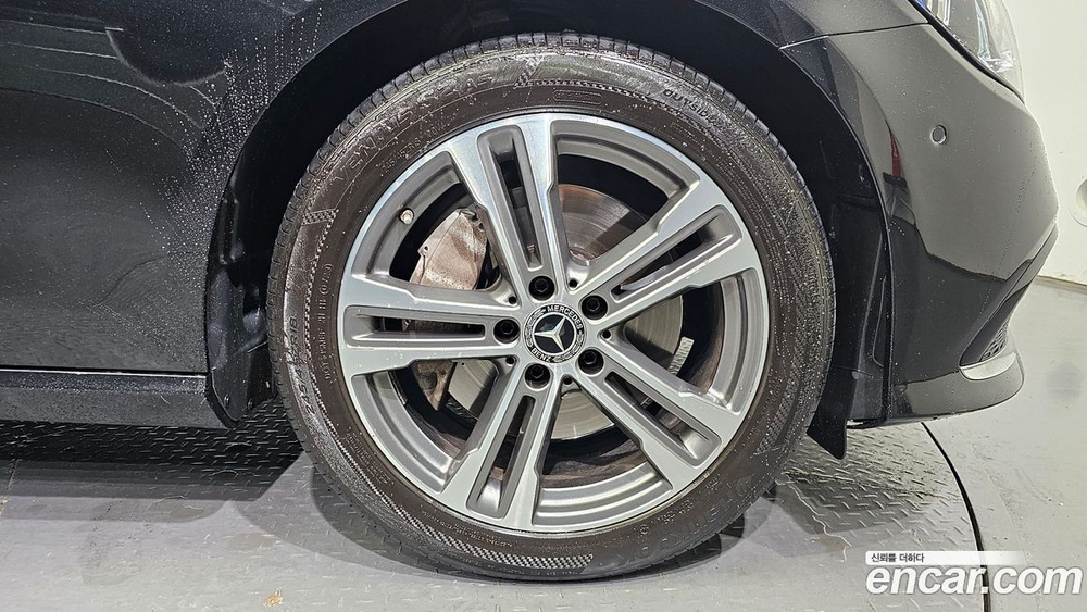 Mercedes-Benz E-Class W213 E350 4MATIC Avangarde (06.2021)
