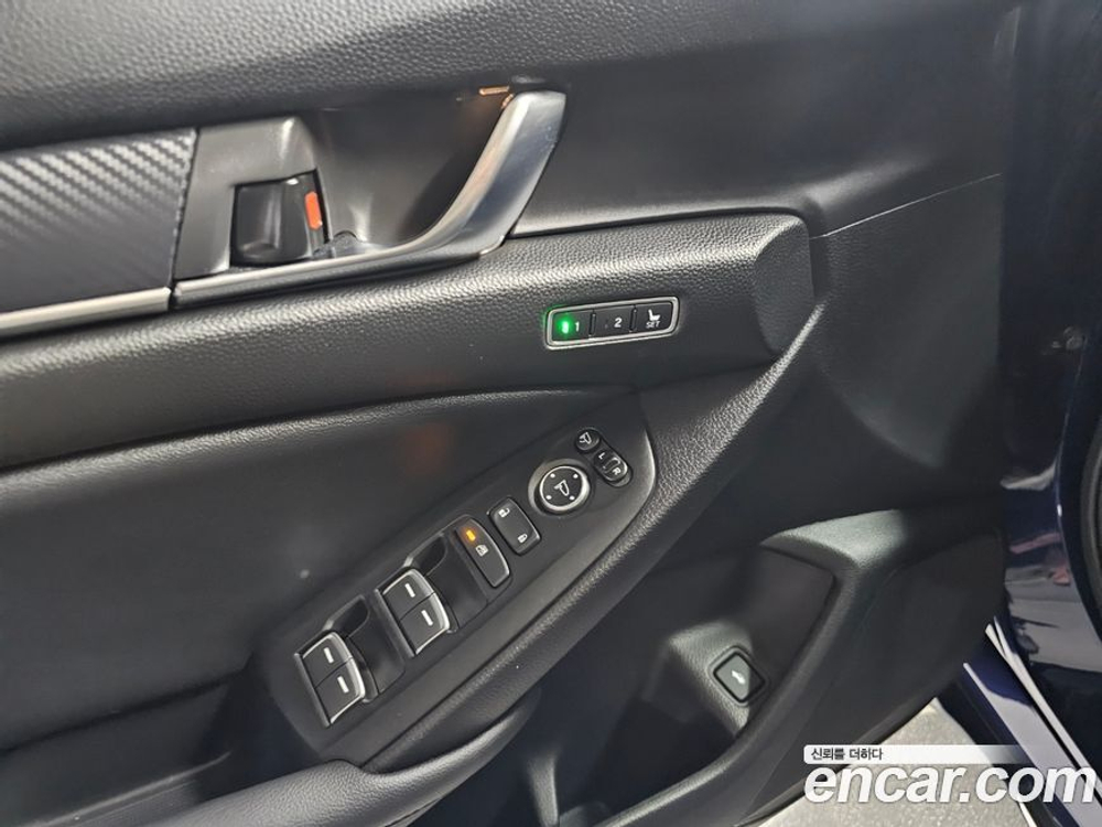 Honda Accord 10 Generation 2.0 Hybrid Touring (06.2021)