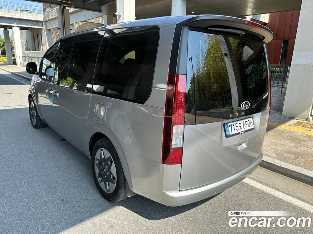 Hyundai Staria 4WD Tourer 11-и местный (01.2023)