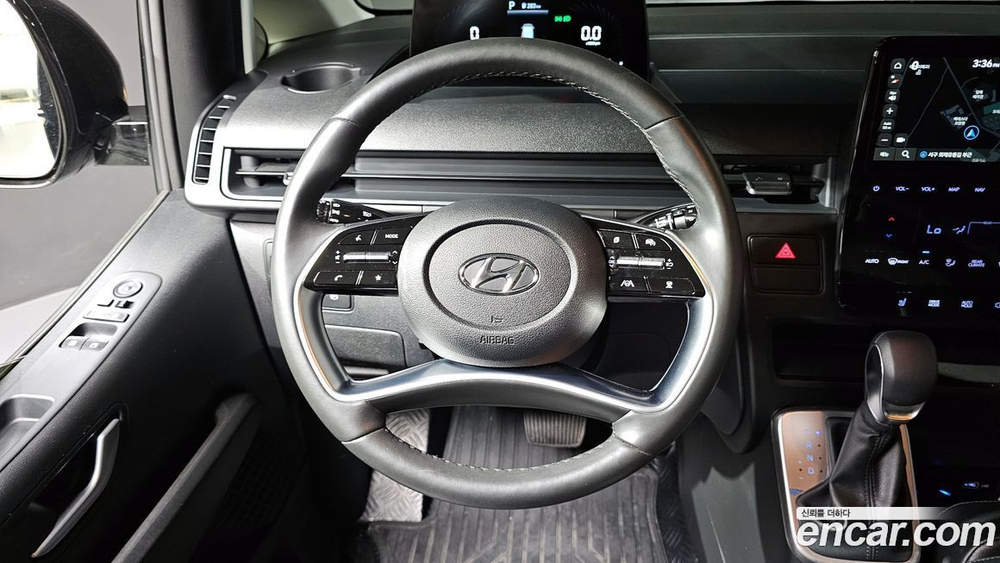 Hyundai Staria 4WD Tourer 11-и местный (06.2022)