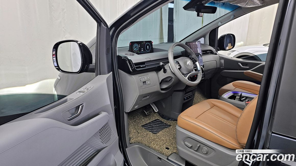 Hyundai Staria HEV 1.6 Lounge 7-и местный (04.2024)