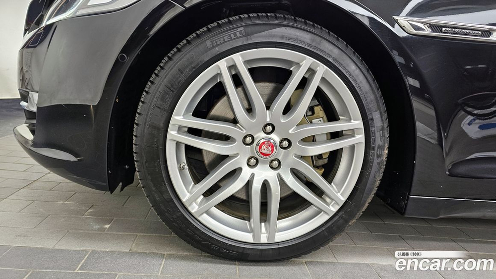 Jaguar All New XJ 3.0 SC AWD Portfolio LWB (08.2019)