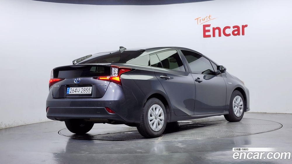 Toyota Prius 4 Generation 1.8 (03.2022)