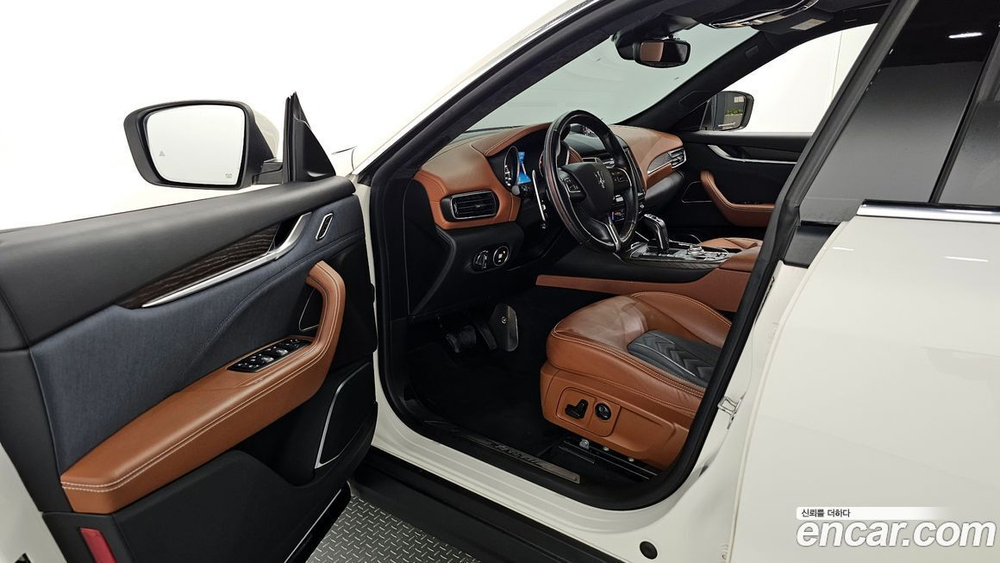 Maserati Levante 3.0 AWD GranLusso (06.2020)