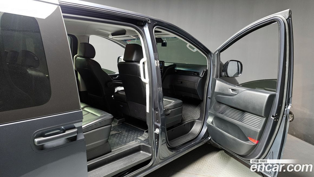 Hyundai Staria 4WD Tourer 11-и местный (06.2022)