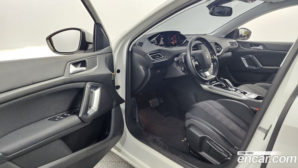 Peugeot 308 2 Generation 1.5 BlueHDi 알뤼르 (08.2019)