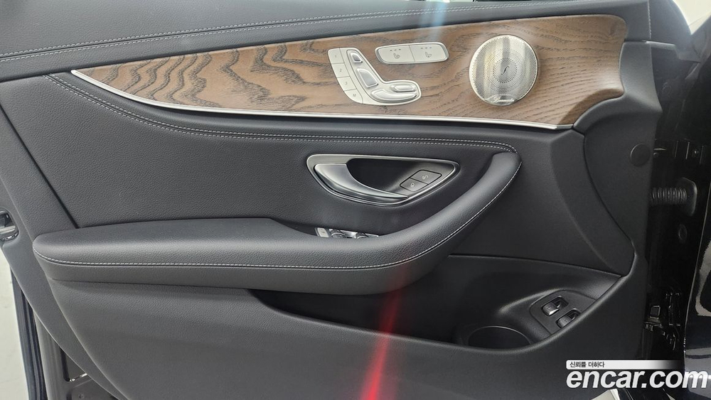 Mercedes-Benz E-Class W213 E300e 4MATIC Exclusive (12.2022)