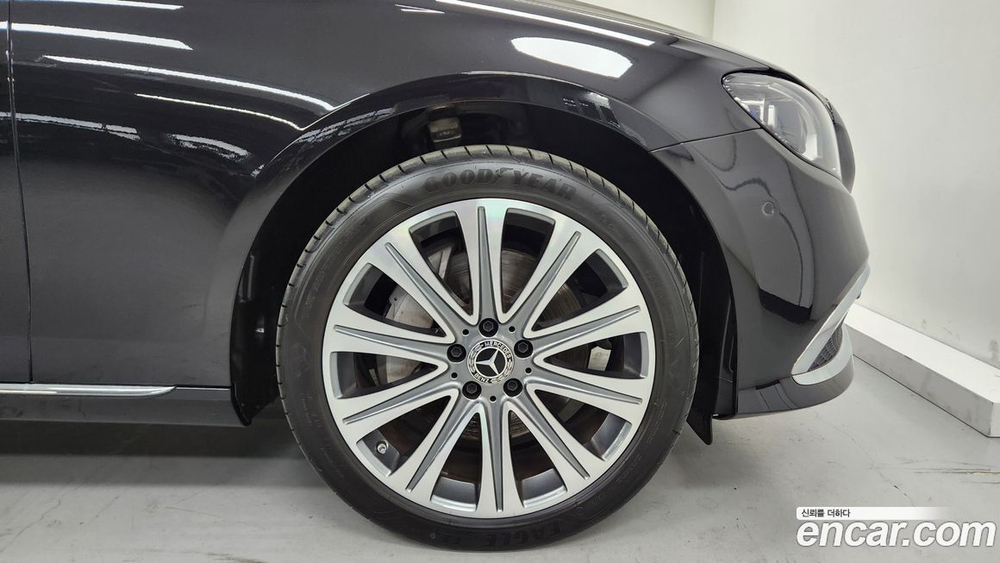 Mercedes-Benz E-Class W213 E300e 4MATIC Exclusive (12.2022)