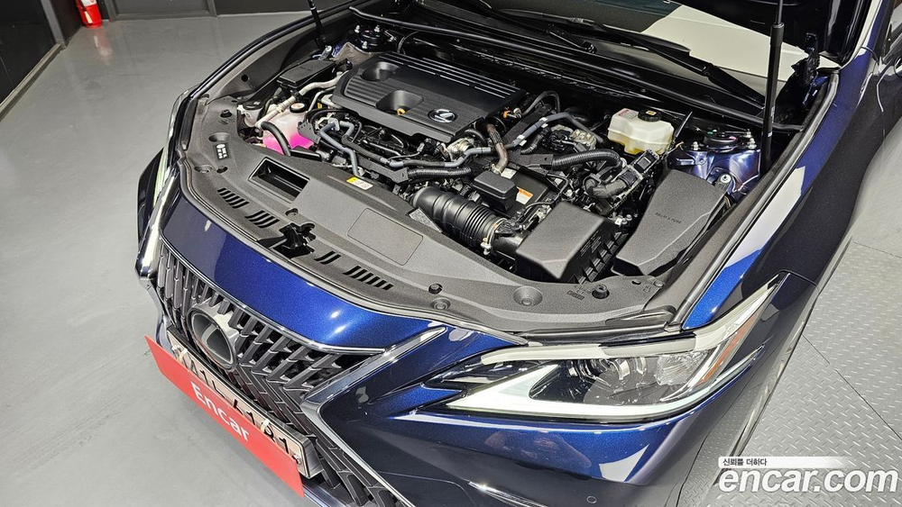 Lexus ES300h 7 Generation Luxury Plus (04.2023)