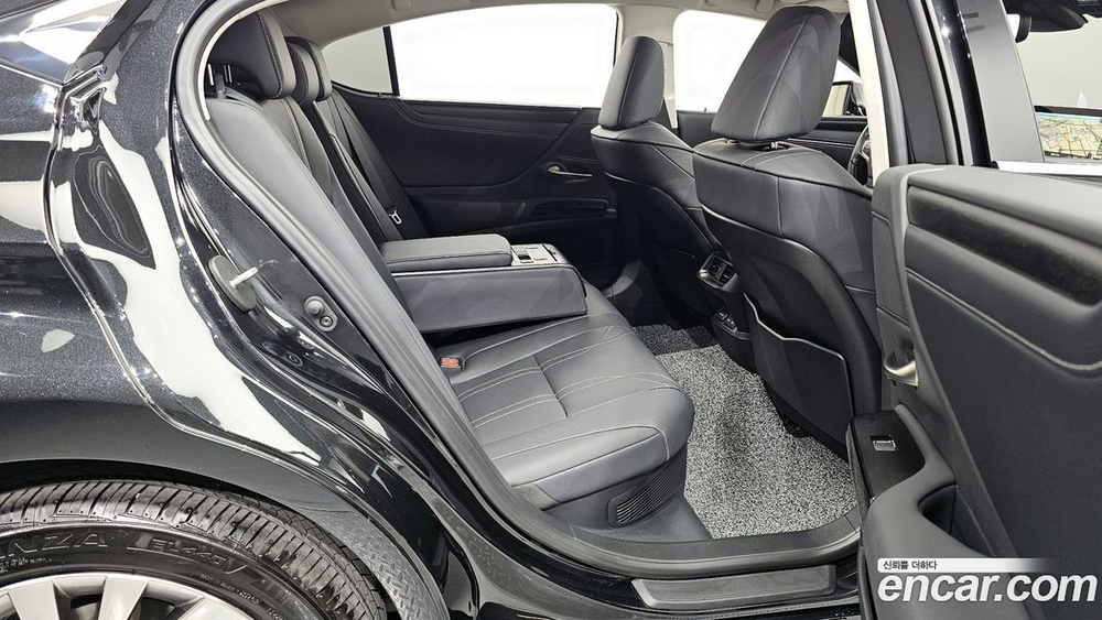 Lexus ES300h 7 Generation Luxury Plus (09.2022)