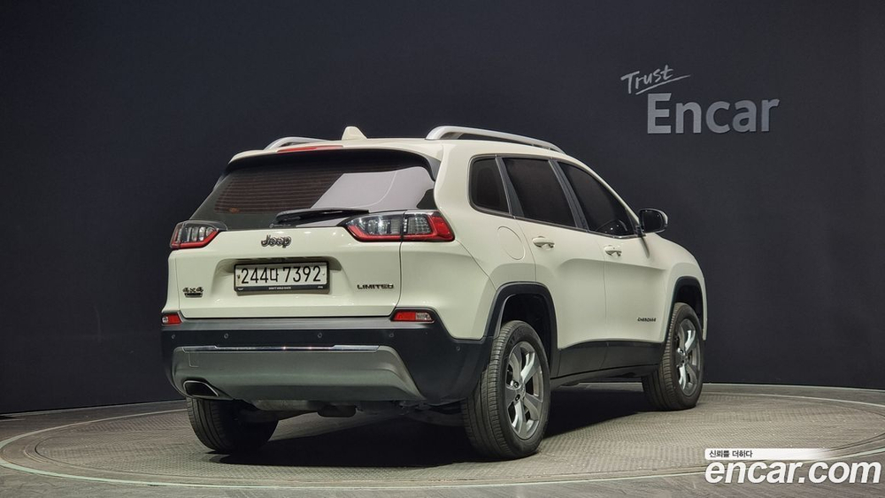 Jeep Cherokee (KL) 2.2 Дизель Limited 4WD (12.2019)